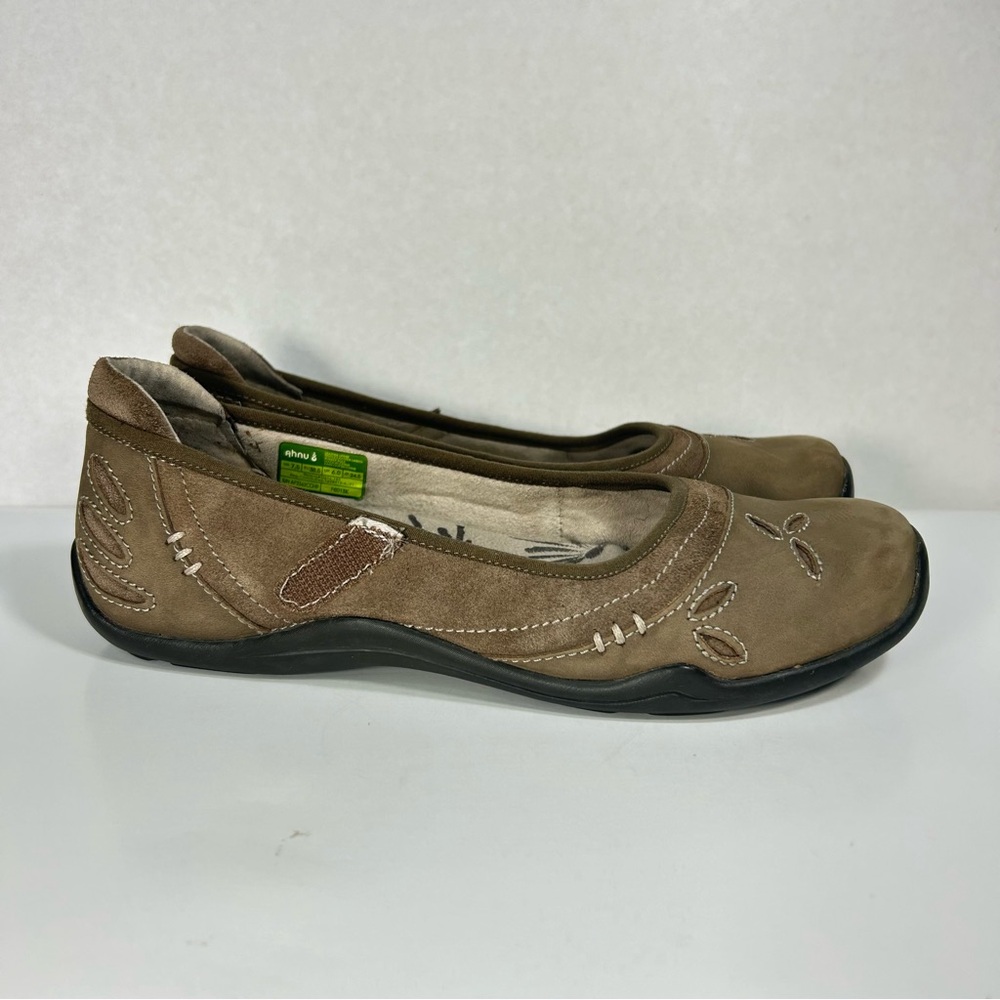 Ahnu Gracie Slip On Leather Tan Ballet Flats Shoes F8013K; Women 7.5 Please Read